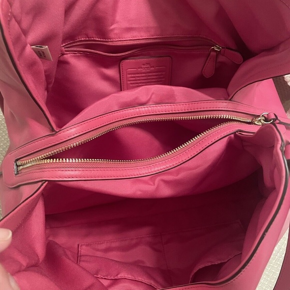 Coach Carlyle - Picture 12 of 12